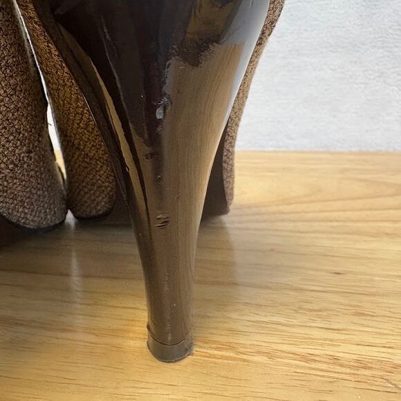 VTG Bakers Jenni Brown Patent Leather Tweed Gold Buckle Peep Toe Pumps Size 8 - Picture 6 of 12